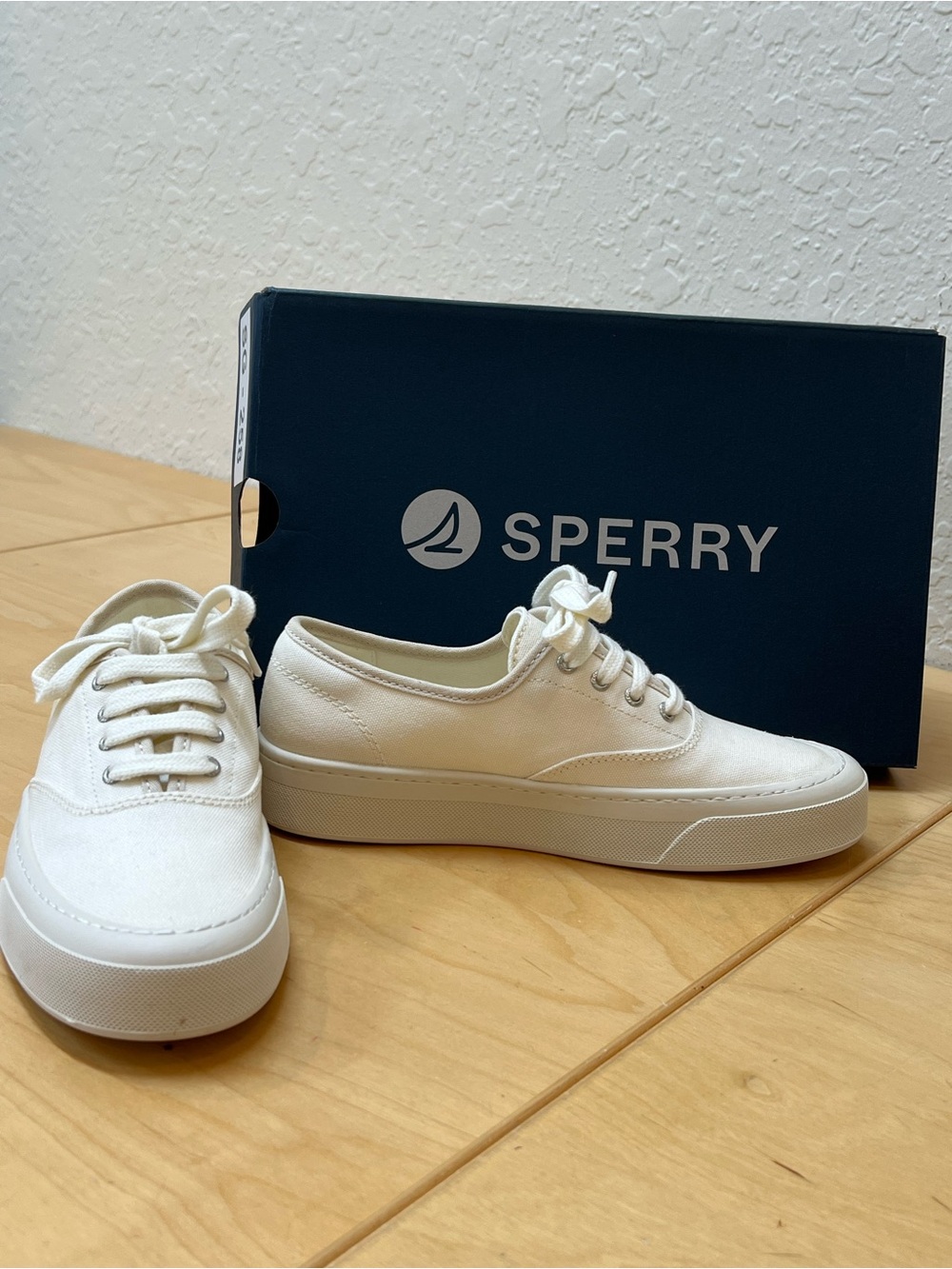 Sperry “Candy CVO” White Low-Top Canvas Boat Sneakers size 5 new in box